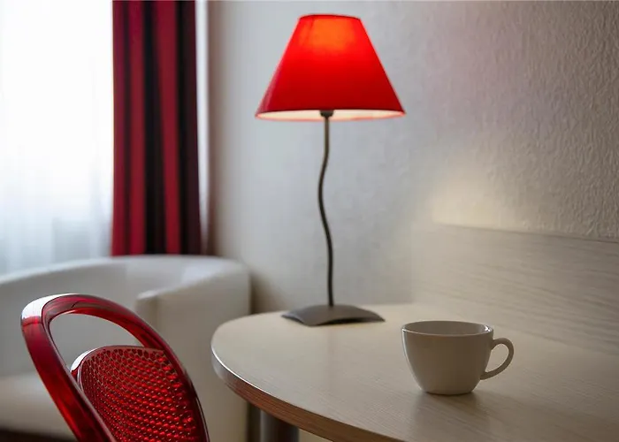 Og Le Mans Nord Alizea 호텔 생-사튀르냉